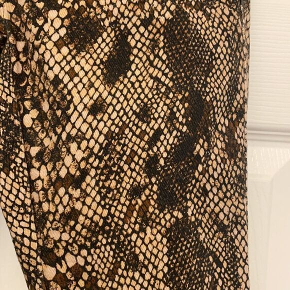 We the Free High Waist Denim Snake print raw hem Leggings - FREE PEOPLE - Picture 3 of 9